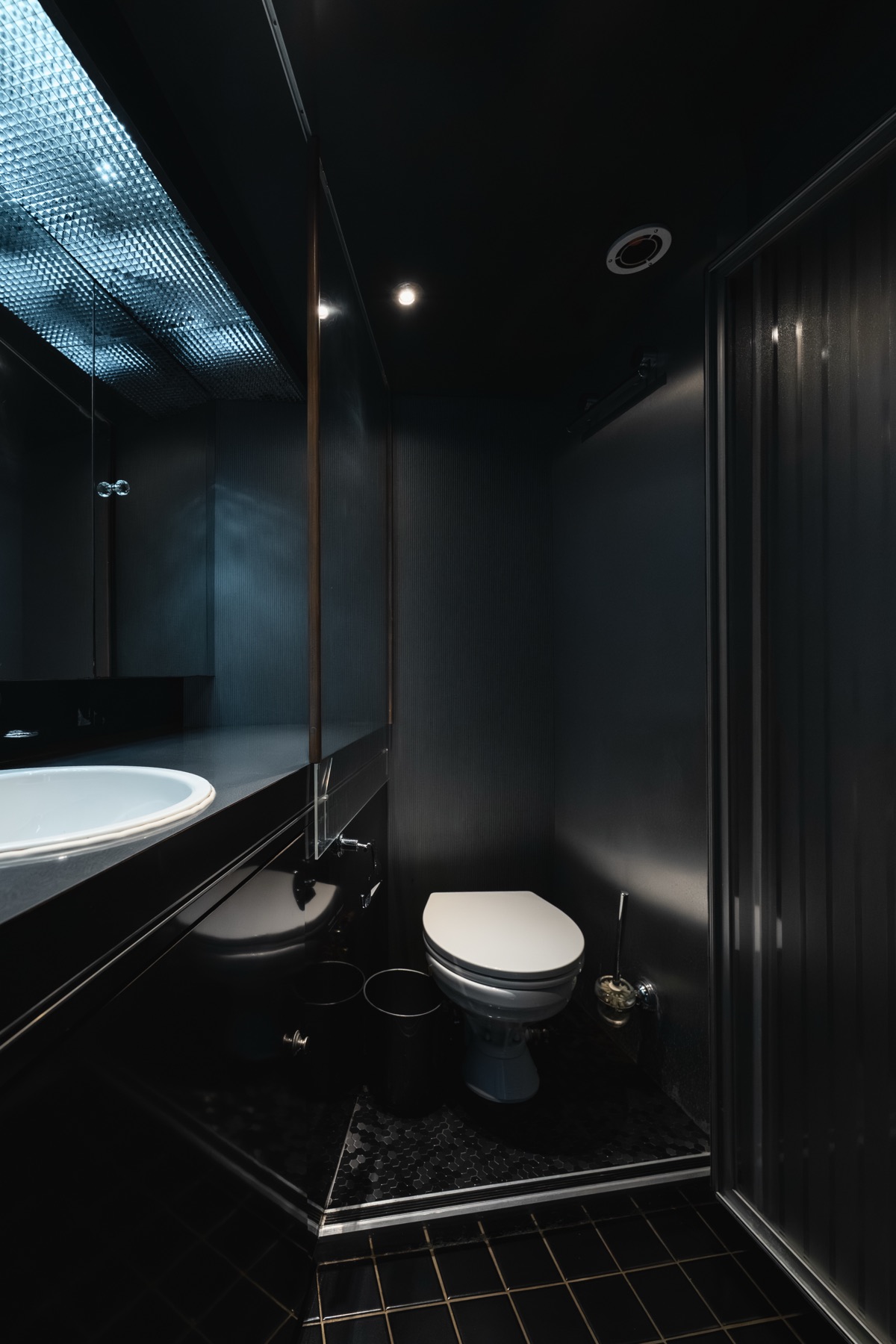 Valhalla Yacht Charters bathrooms photo 1