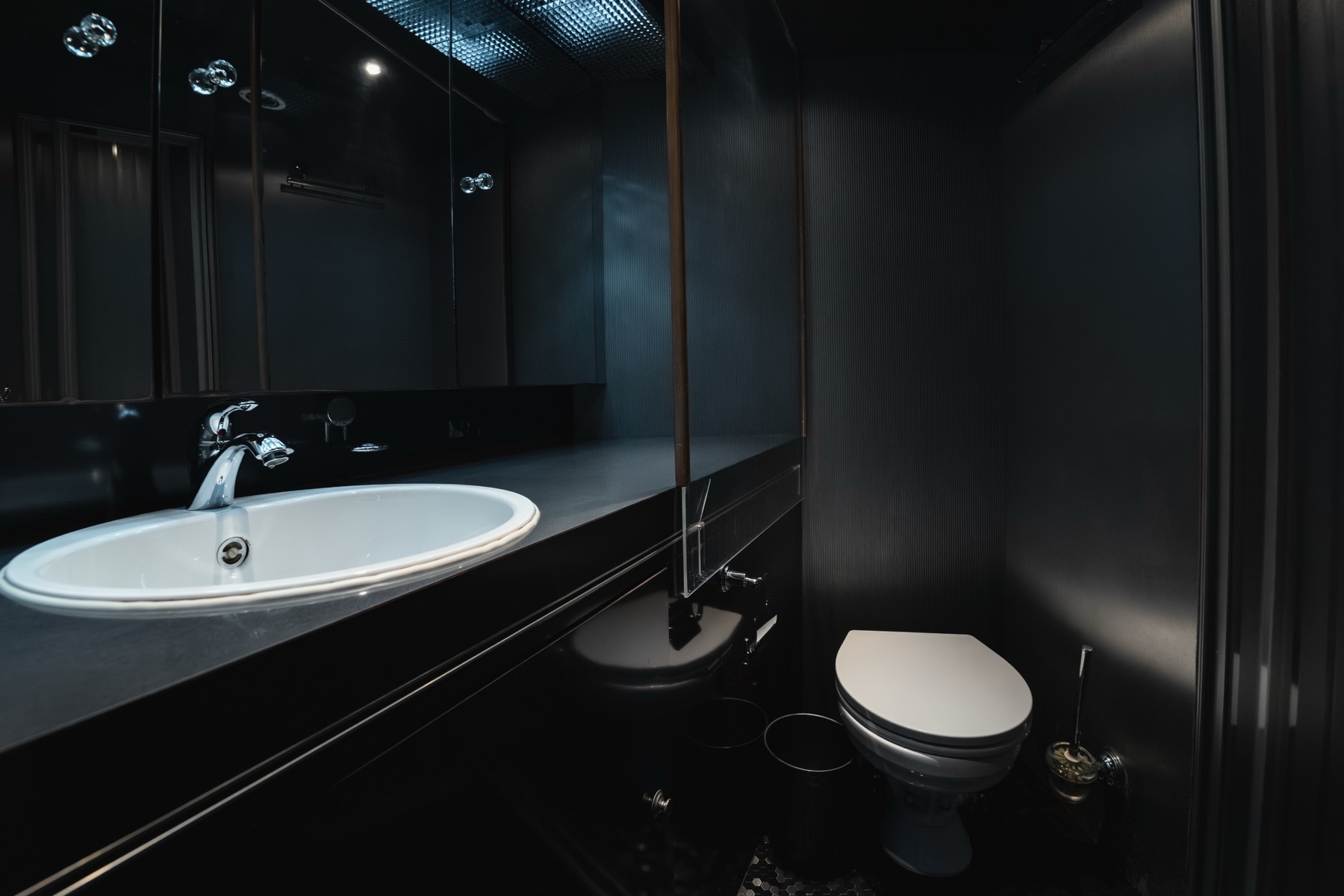 Valhalla Yacht Charters bathrooms photo 2
