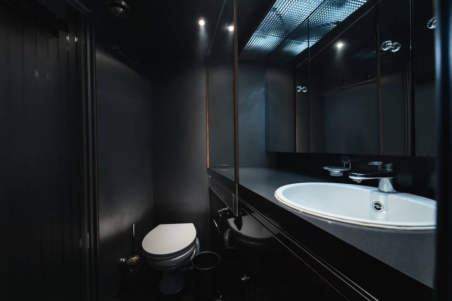 Valhalla Yacht Charters bathrooms photo 4